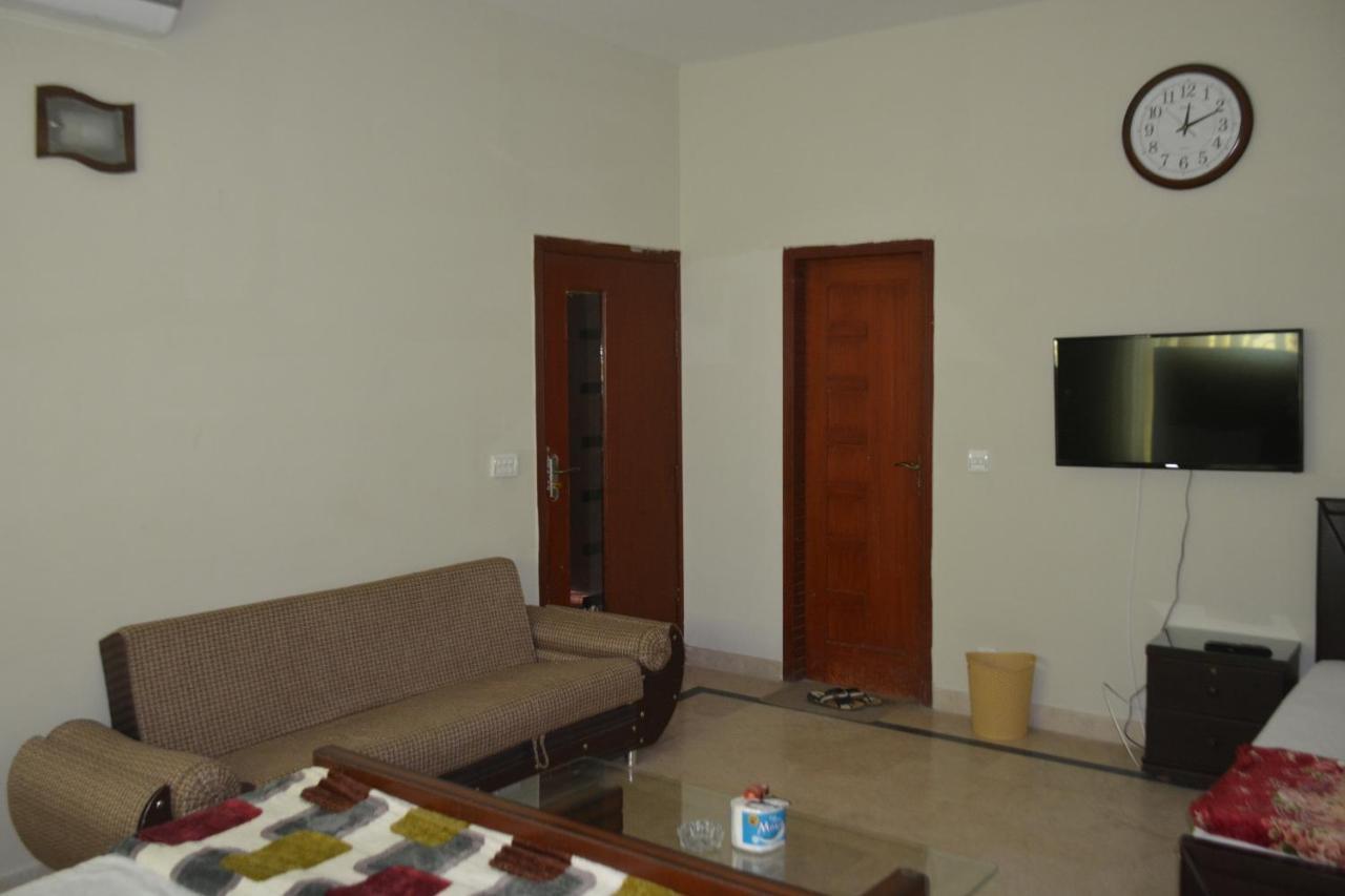 The Travelers Den Hotel Islamabad Exterior foto